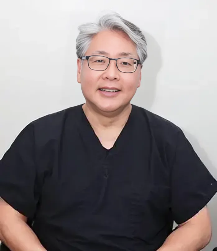 image of the doctor BENNETT KAWATA